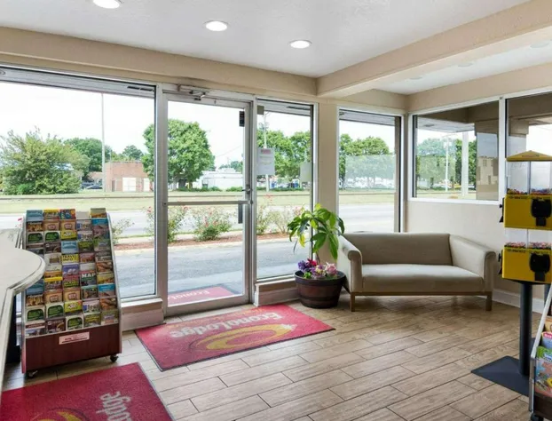 Econo Lodge Virginia Beach Town Center hotel detail image 4