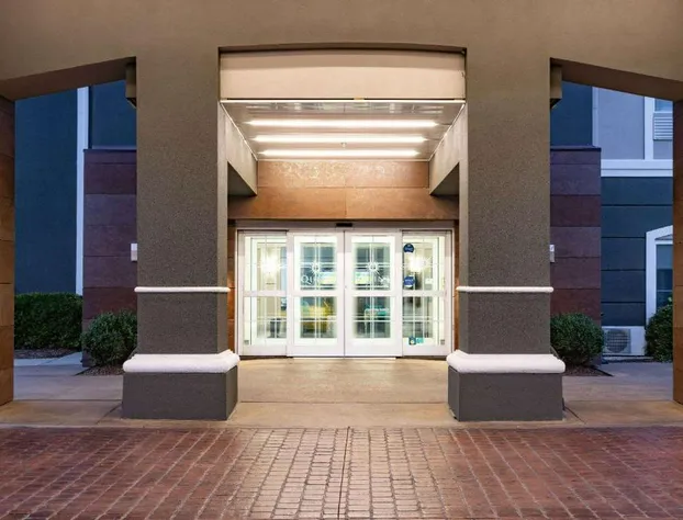 La Quinta Inn & Suites by Wyndham Norfolk hotel detail image 1