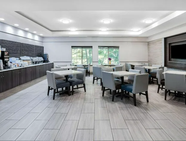 La Quinta Inn & Suites by Wyndham Norfolk hotel detail image 3