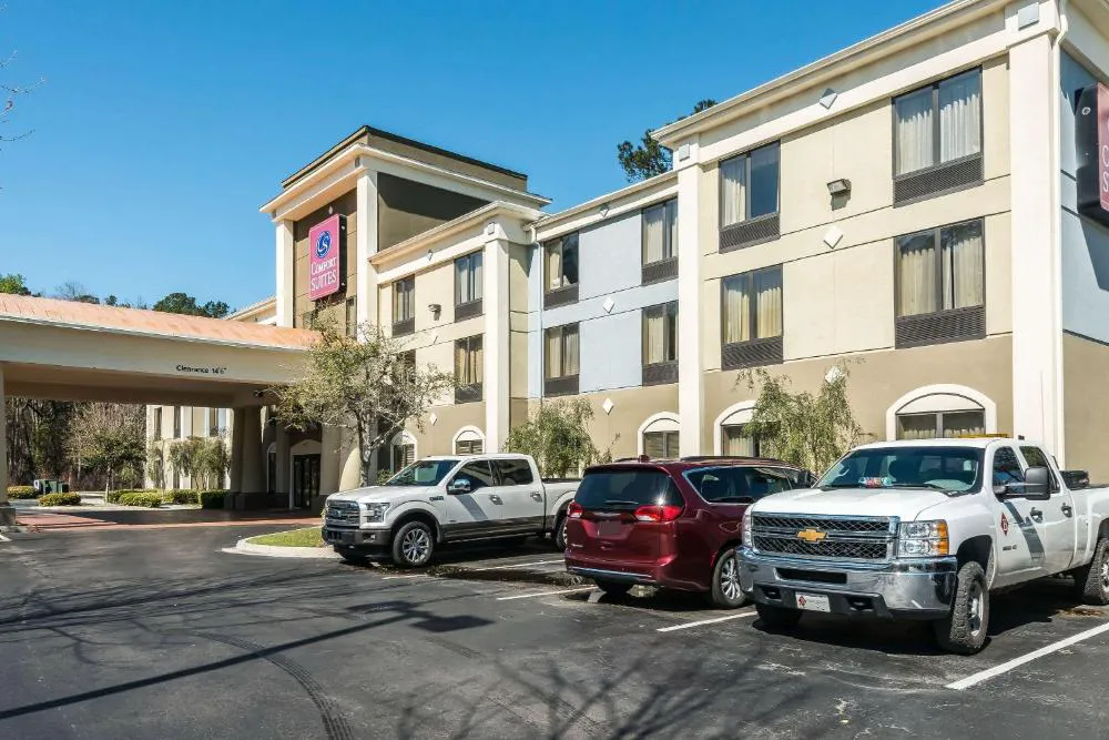Comfort Suites near MCAS Beaufort hotel hero