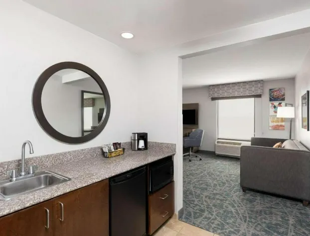 Hampton Inn & Suites Savannah-Airport hotel detail image 3