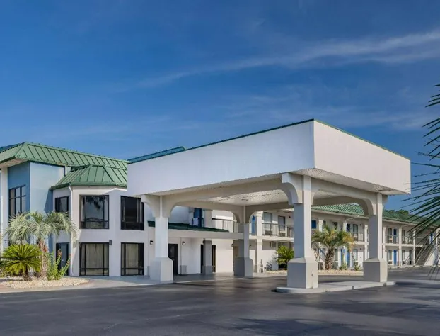 Days Inn & Suites by Wyndham Savannah Midtown hotel detail image 1