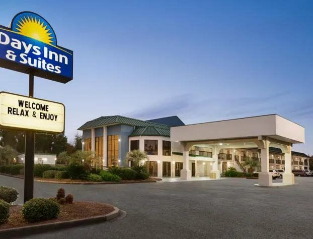 Days Inn & Suites by Wyndham Savannah Midtown hotel detail image 2