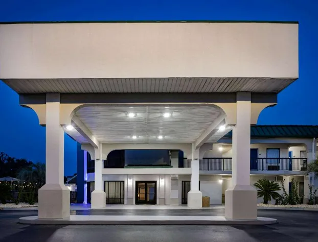 Days Inn & Suites by Wyndham Savannah Midtown hotel detail image 4