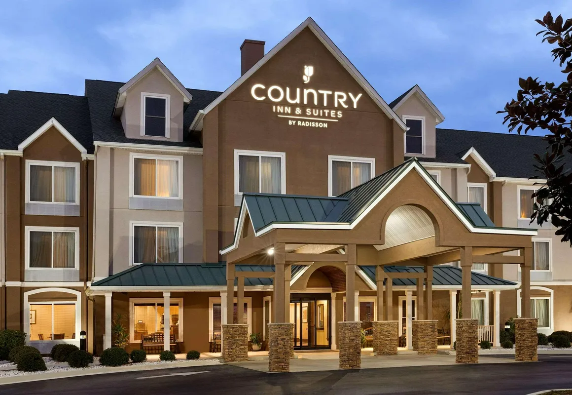 Country Inn & Suites by Radisson, Savannah I-95 North, GA hotel hero