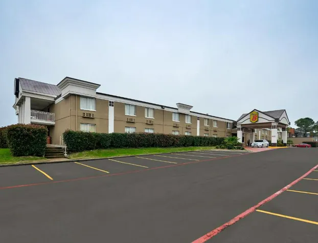 Super 8 by Wyndham Grand Prairie North hotel detail image 4