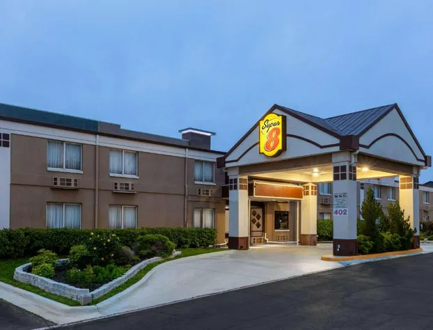Super 8 by Wyndham Grand Prairie North hotel detail image 1