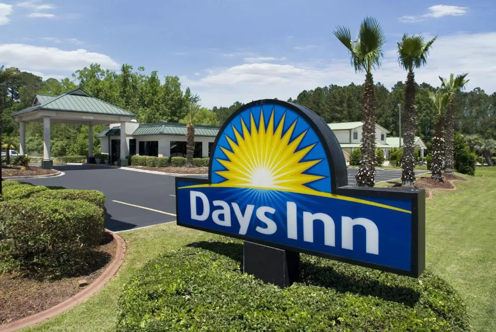 Days Inn by Wyndham Richmond Hill/Savannah hotel hero