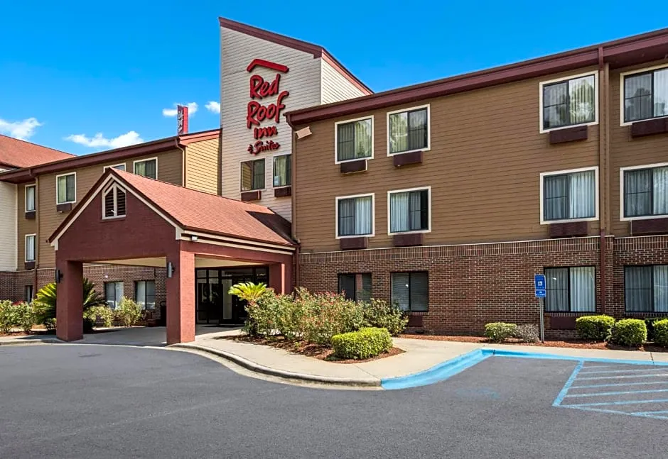 Red Roof Inn & Suites Savannah Airport hotel hero