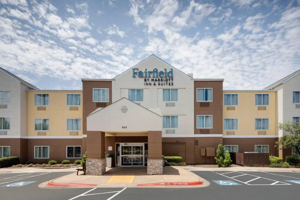 Fairfield Inn & Suites by Marriott Austin-University Area hotel hero