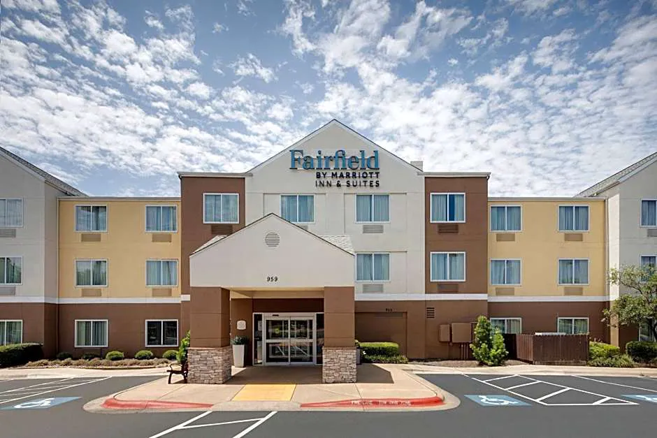 Fairfield Inn & Suites by Marriott Austin-University Area hotel hero