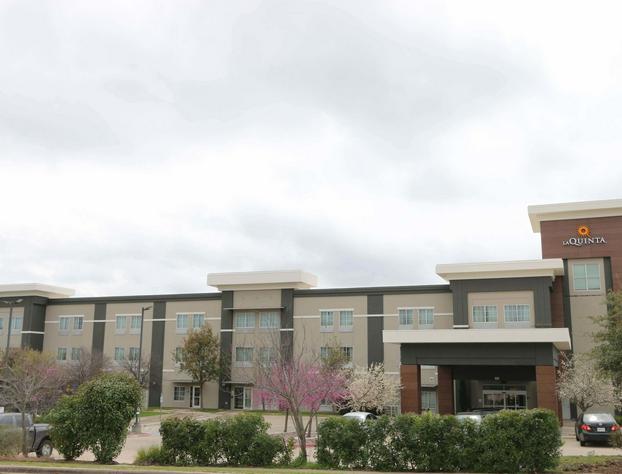 La Quinta Inn & Suites by Wyndham Austin NW/Lakeline Mall hotel detail image 3