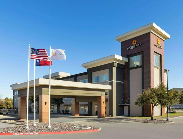 La Quinta Inn & Suites by Wyndham Austin NW/Lakeline Mall hotel detail image 4