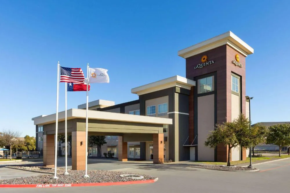 La Quinta Inn & Suites by Wyndham Austin NW/Lakeline Mall hotel hero
