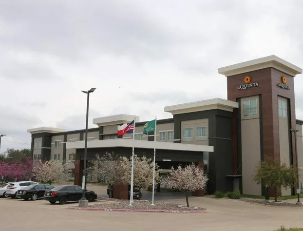 La Quinta Inn & Suites by Wyndham Austin NW/Lakeline Mall hotel detail image 1