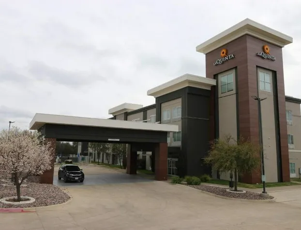 La Quinta Inn & Suites by Wyndham Austin NW/Lakeline Mall hotel detail image 2