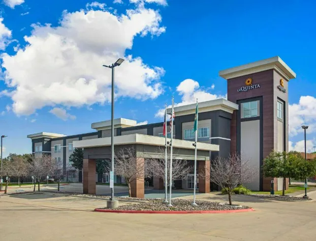 La Quinta Inn & Suites by Wyndham Austin NW/Lakeline Mall hotel detail image 3