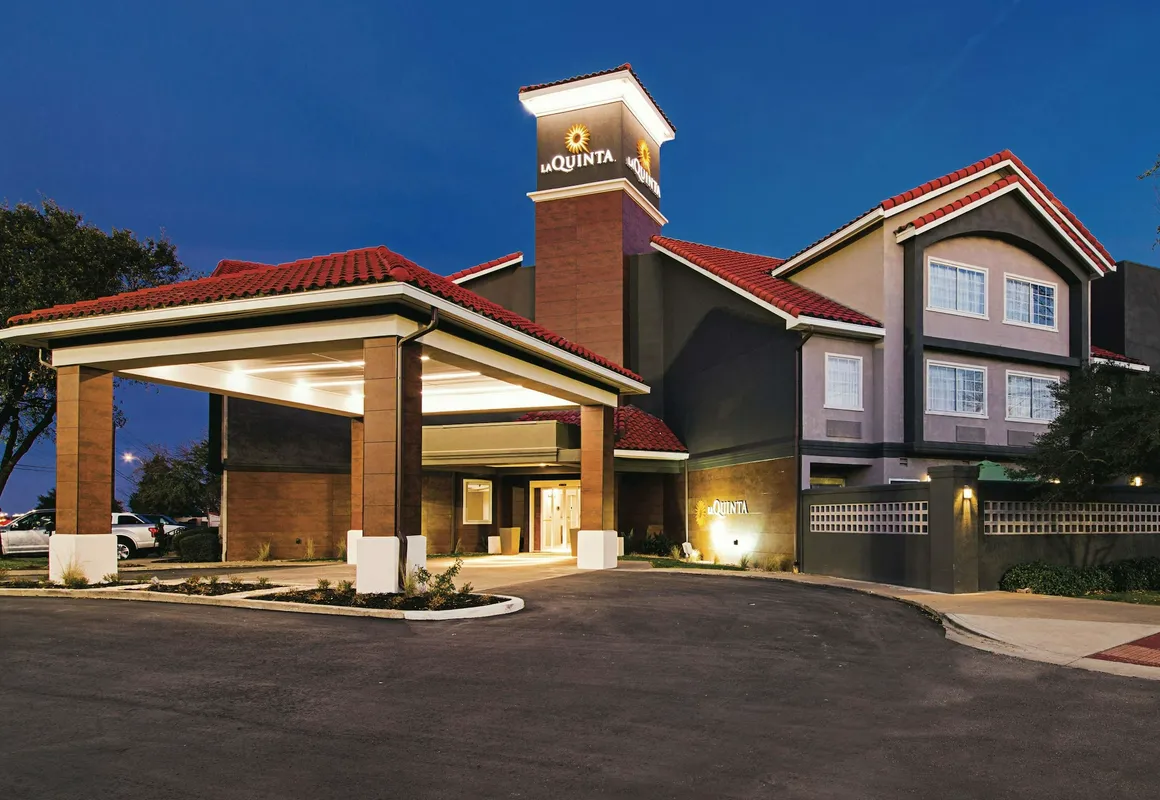 La Quinta Inn & Suites by Wyndham Austin Near The Domain hotel hero
