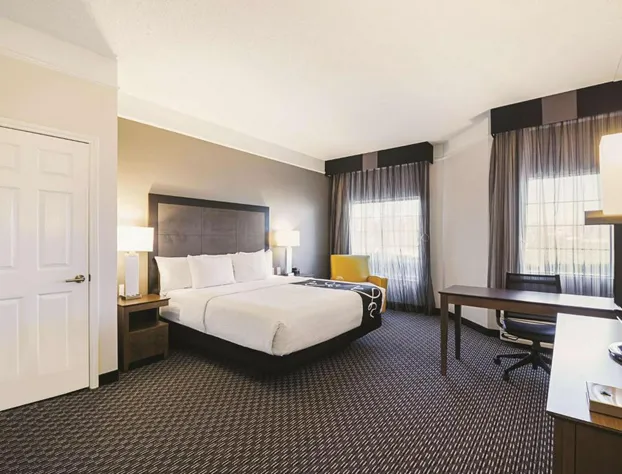 La Quinta Inn & Suites by Wyndham Austin Near The Domain hotel detail image 1