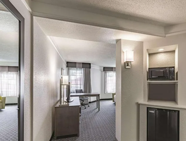 La Quinta Inn & Suites by Wyndham Austin Near The Domain hotel detail image 2