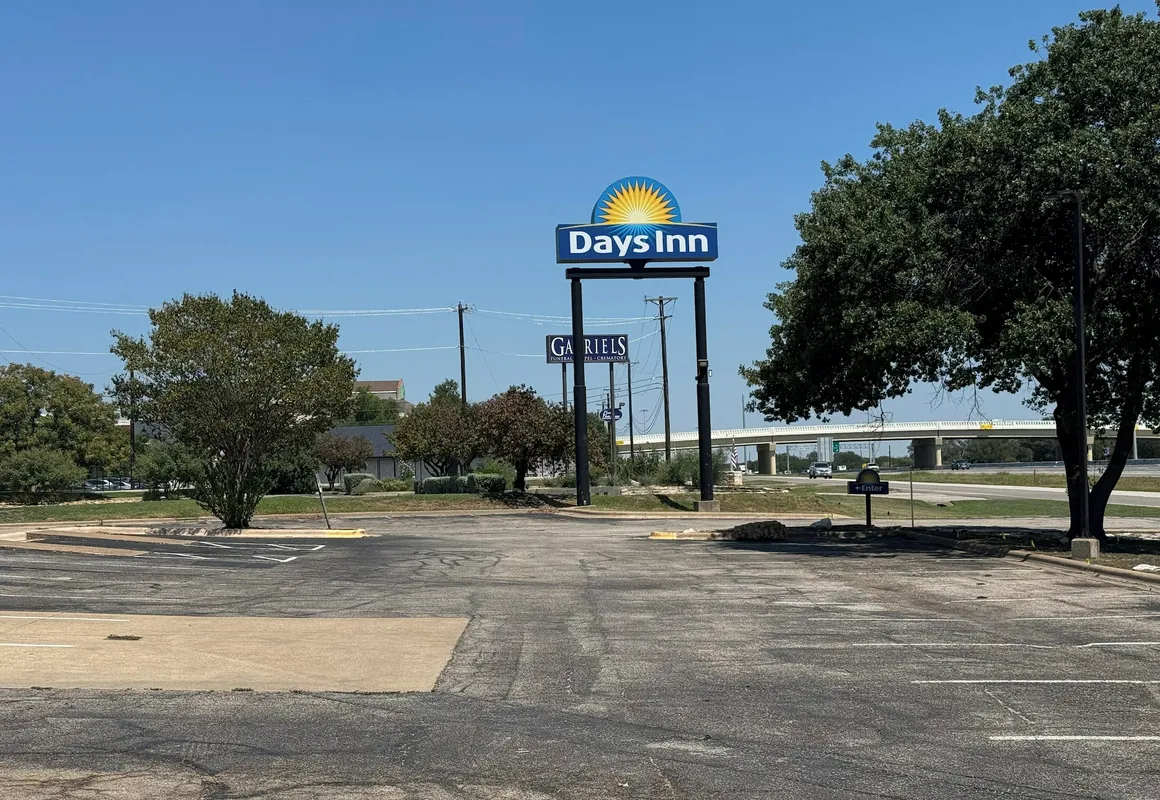 Days Inn by Wyndham Georgetown hotel hero