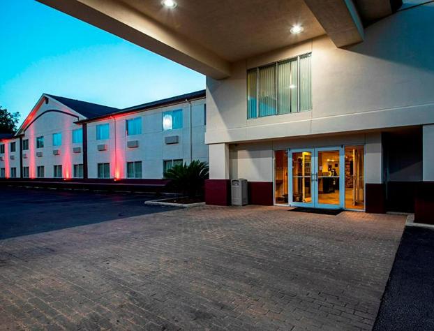 Red Roof Inn San Marcos hotel detail image 2