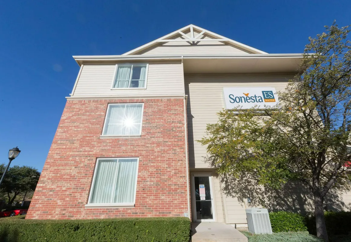 Hawthorn Suites by Wyndham Dallas Park Central hotel hero