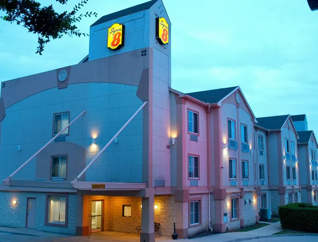 Super 8 by Wyndham Irving/DFW Apt/North hotel detail image 1