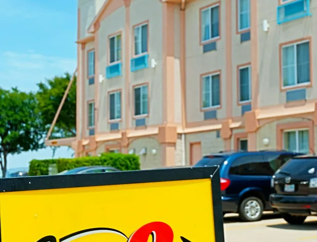 Super 8 by Wyndham Irving/DFW Apt/North hotel detail image 2