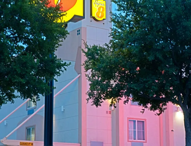 Super 8 by Wyndham Irving/DFW Apt/North hotel detail image 4