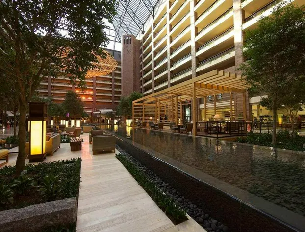 Hilton Anatole hotel detail image 1