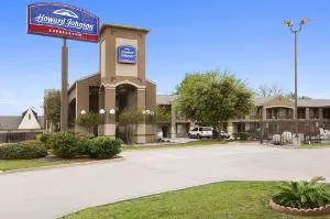 Howard Johnson by Wyndham Grand Prairie Near Lone Star Park hotel hero