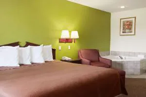 Howard Johnson by Wyndham Grand Prairie Near Lone Star Park hotel detail image 3