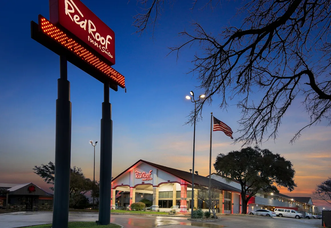 Red Roof Inn & Suites Irving – DFW Airport South hotel hero