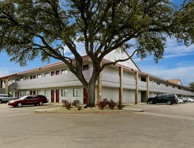 Red Roof Inn & Suites Irving – DFW Airport South hotel detail image 1