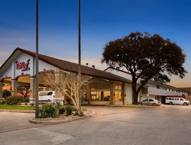 Red Roof Inn & Suites Irving – DFW Airport South hotel detail image 3