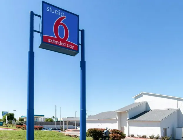 Studio 6 Arlington, TX hotel detail image 1