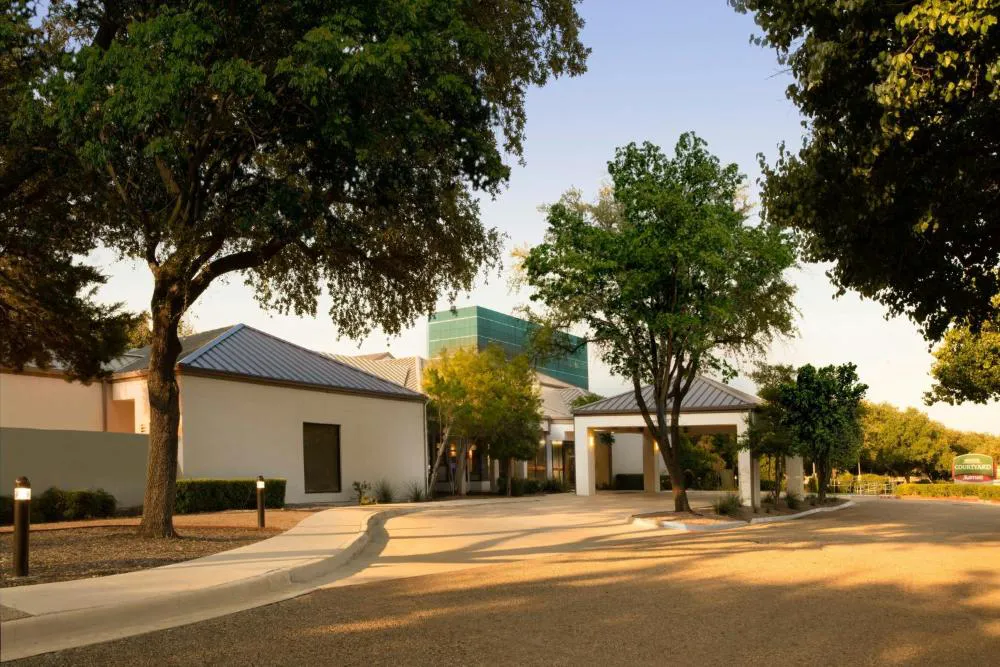 Courtyard by Marriott Dallas Las Colinas hotel hero