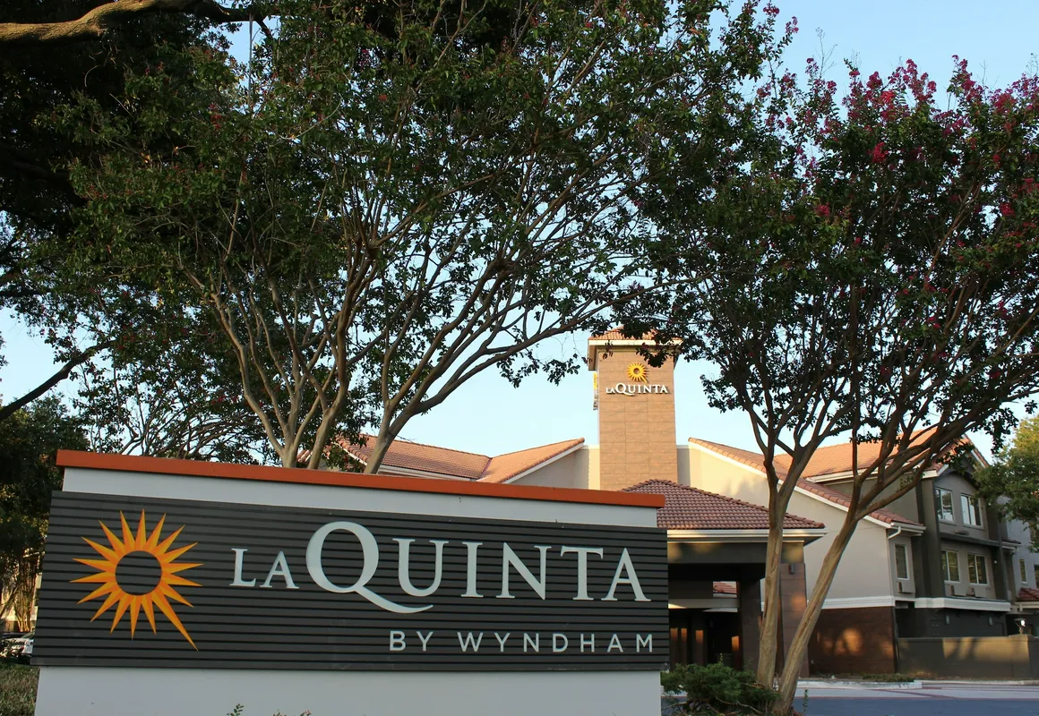 La Quinta Inn & Suites by Wyndham Dallas - Addison Galleria hotel hero