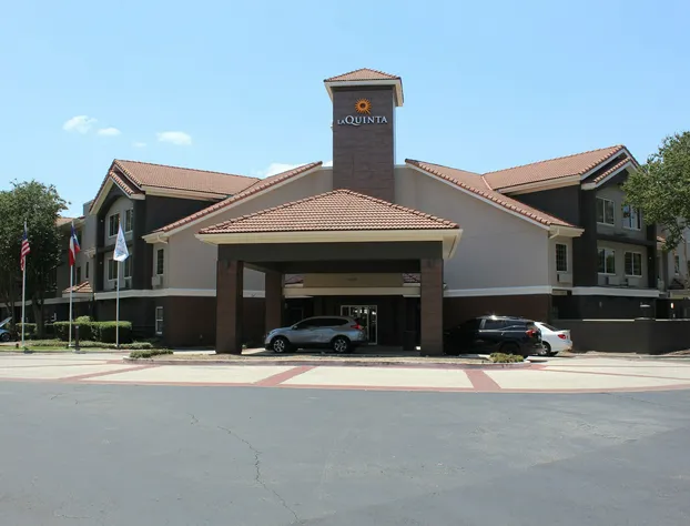 La Quinta Inn & Suites by Wyndham Dallas - Addison Galleria hotel detail image 4