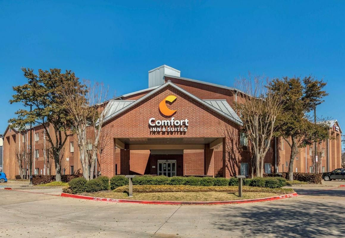 Comfort Inn & Suites North Dallas - Addison hotel hero