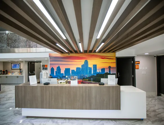 La Quinta Inn & Suites by Wyndham Dallas I-35 Walnut Hill Ln hotel detail image 3