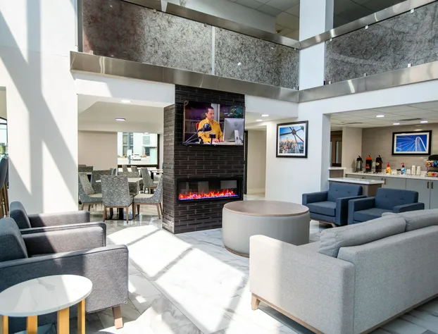 La Quinta Inn & Suites by Wyndham Dallas I-35 Walnut Hill Ln hotel detail image 4