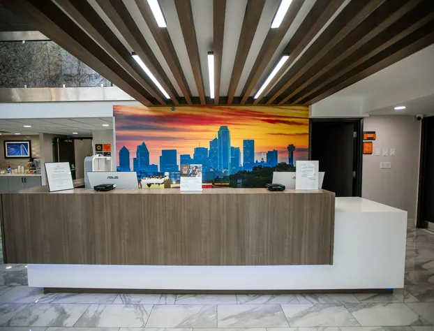 La Quinta Inn & Suites by Wyndham Dallas I-35 Walnut Hill Ln hotel detail image 3