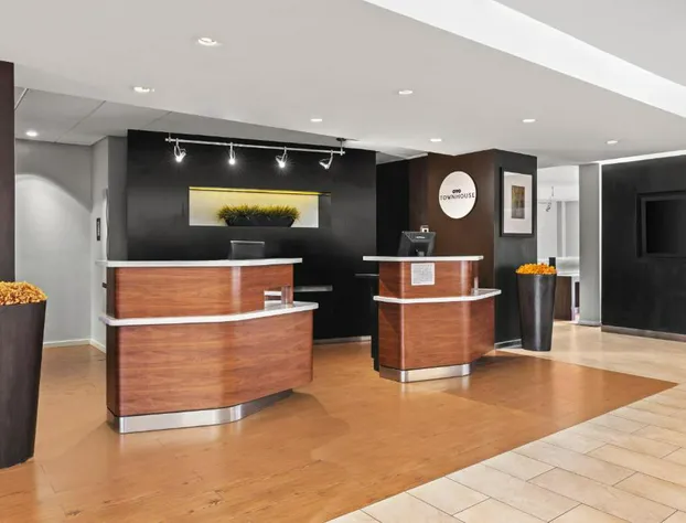 Super 8 by Wyndham Dallas Love Field Airport hotel detail image 2