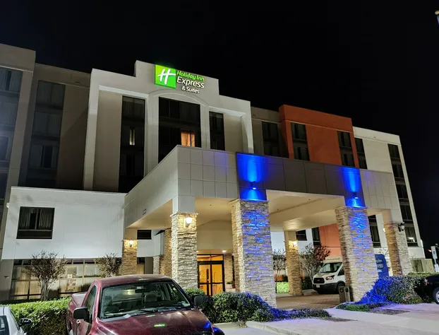 Holiday Inn Express Hotel & Suites DFW Airport South by IHG hotel detail image 1