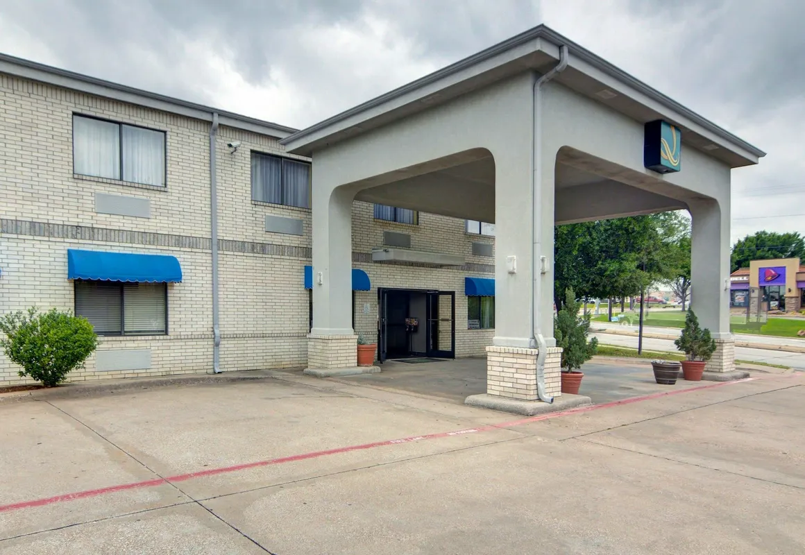 Quality Inn & Suites Grand Prairie South hotel hero