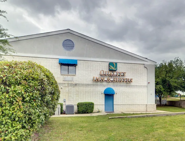 Quality Inn & Suites Grand Prairie South hotel detail image 1