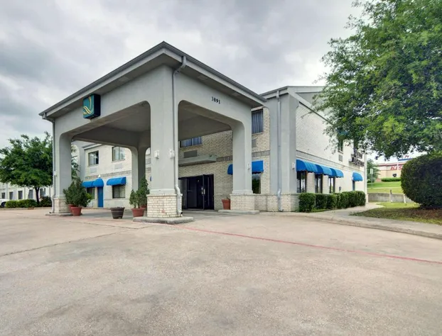 Quality Inn & Suites Grand Prairie South hotel detail image 2