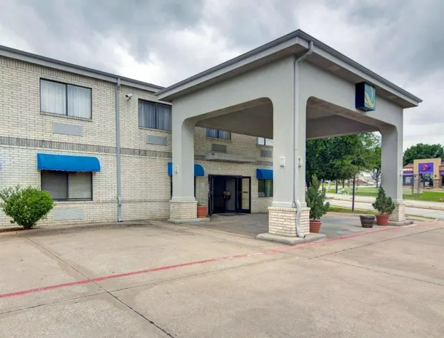 Quality Inn & Suites Grand Prairie South hotel detail image 2
